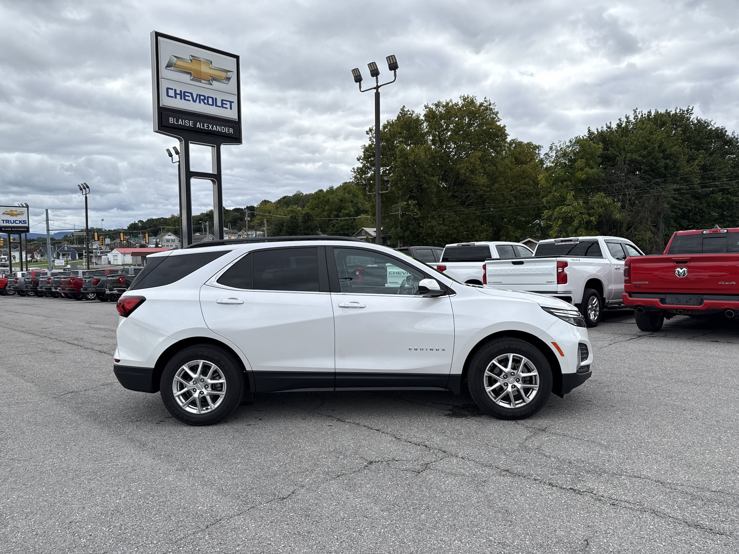 Used 2022 Chevrolet Equinox LT with VIN 3GNAXKEV2NL106757 for sale in Altoona, PA