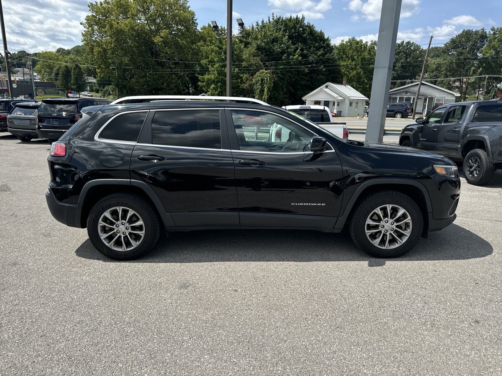 Used 2021 Jeep Cherokee Latitude Lux with VIN 1C4PJMMN4MD142424 for sale in Altoona, PA