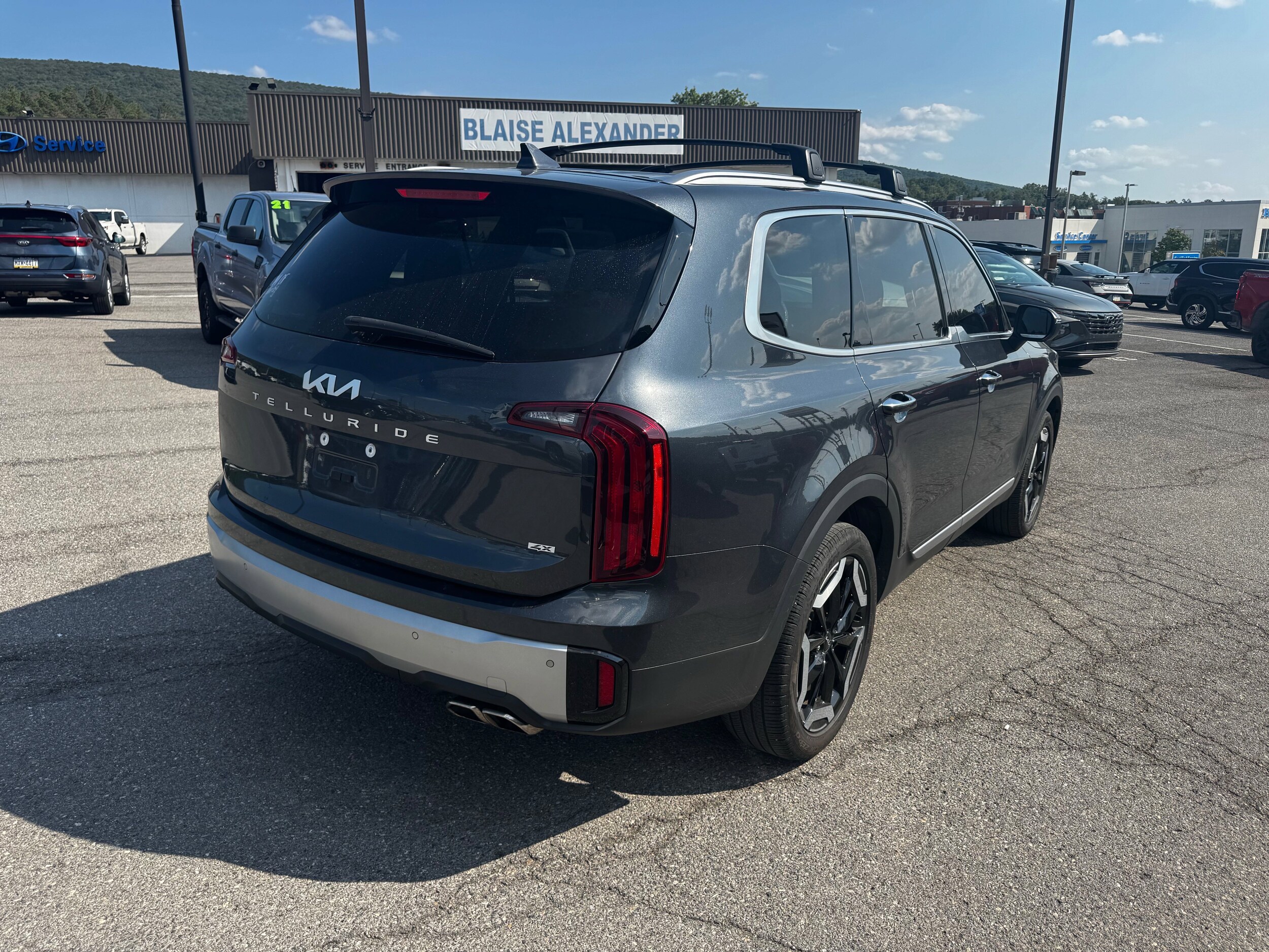 2024 Kia Telluride S photo 2