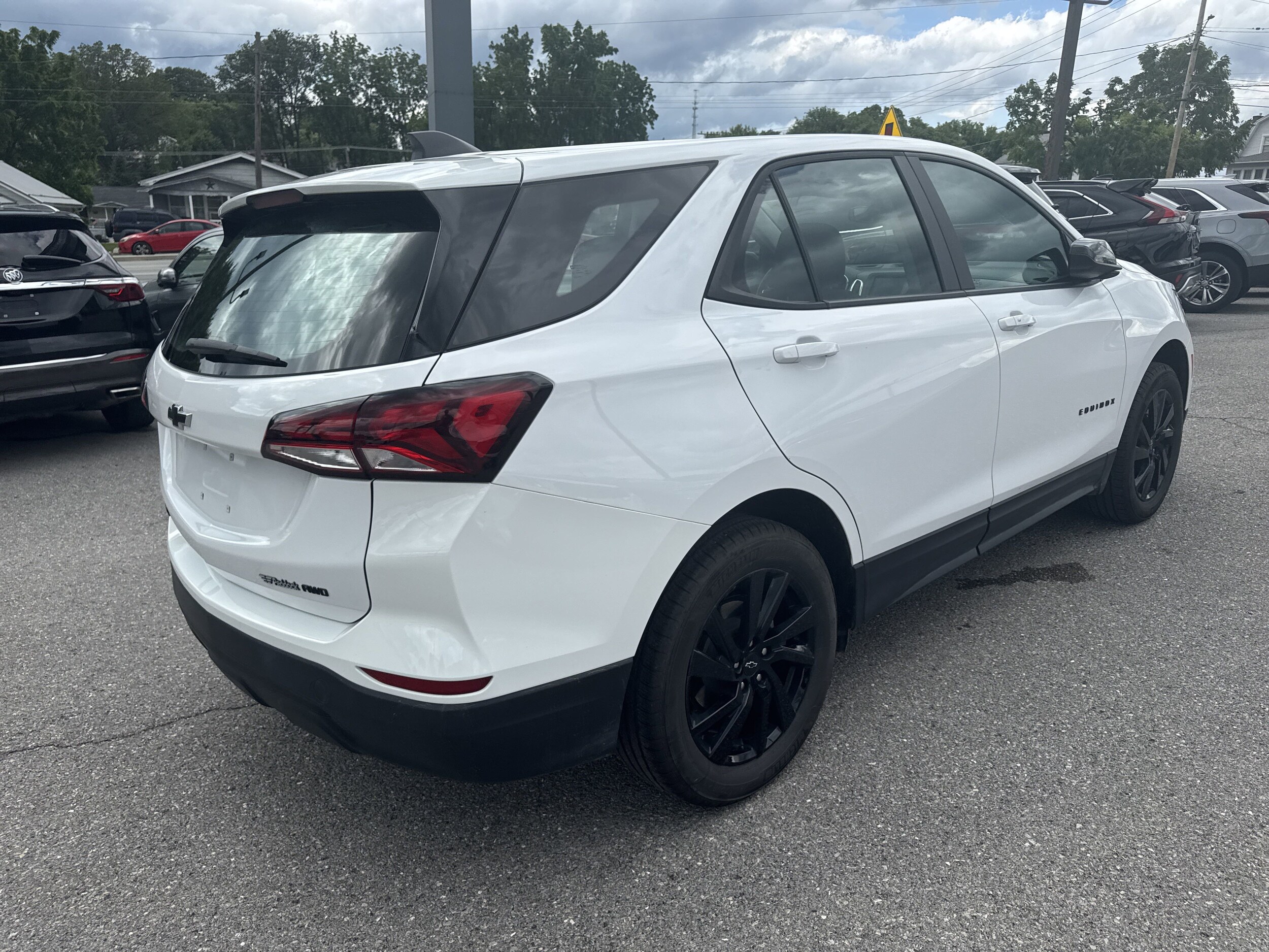 2023 Chevrolet Equinox LS photo 3