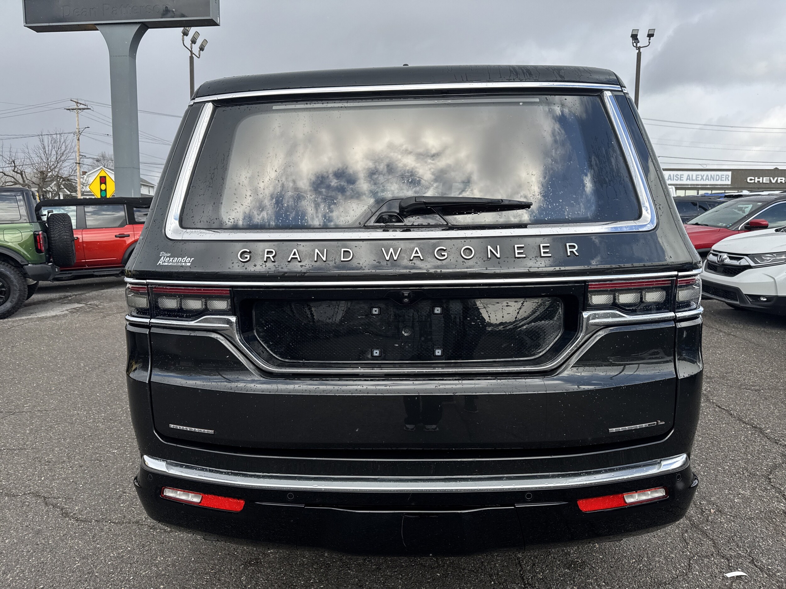 2023 Jeep Grand Wagoneer L III photo 2