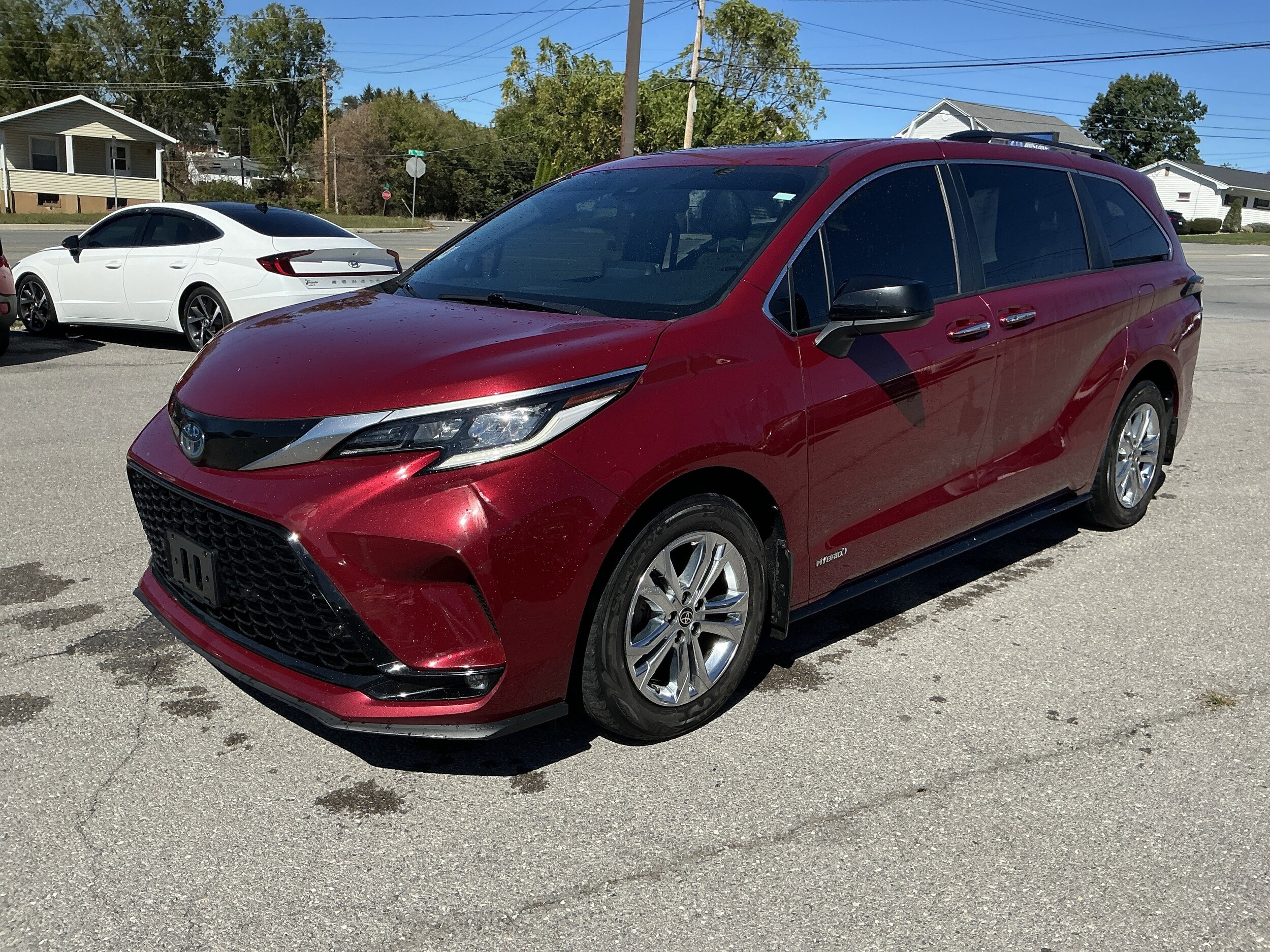 2021 Toyota Sienna XSE photo 2