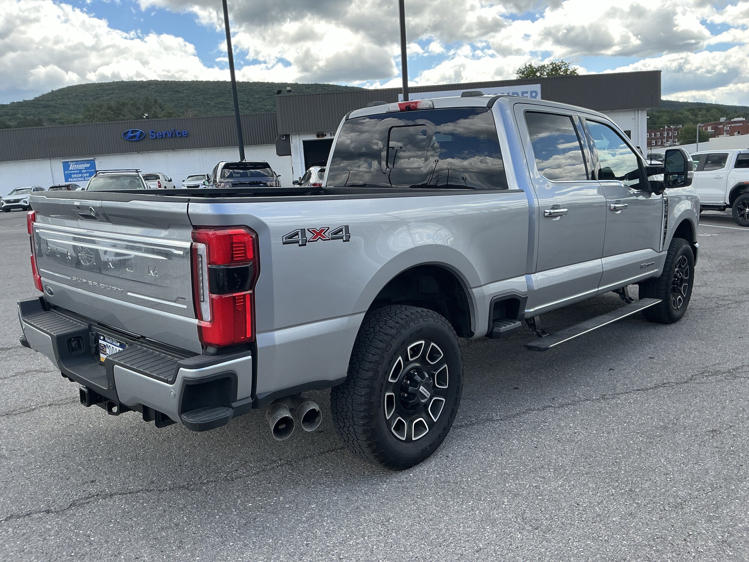 2023 Ford F-250 Platinum photo 3