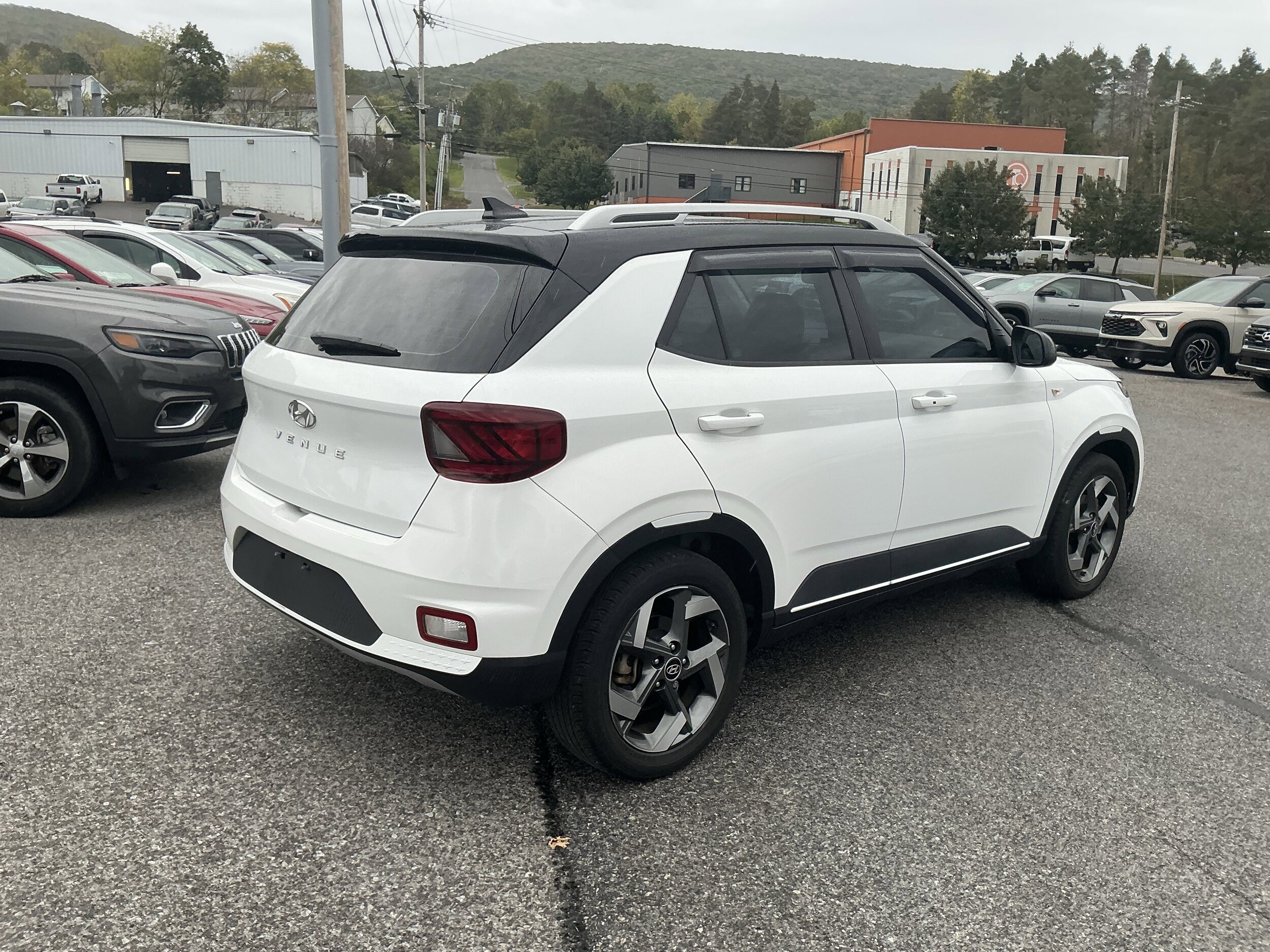 2022 Hyundai Venue SEL Limited photo 2