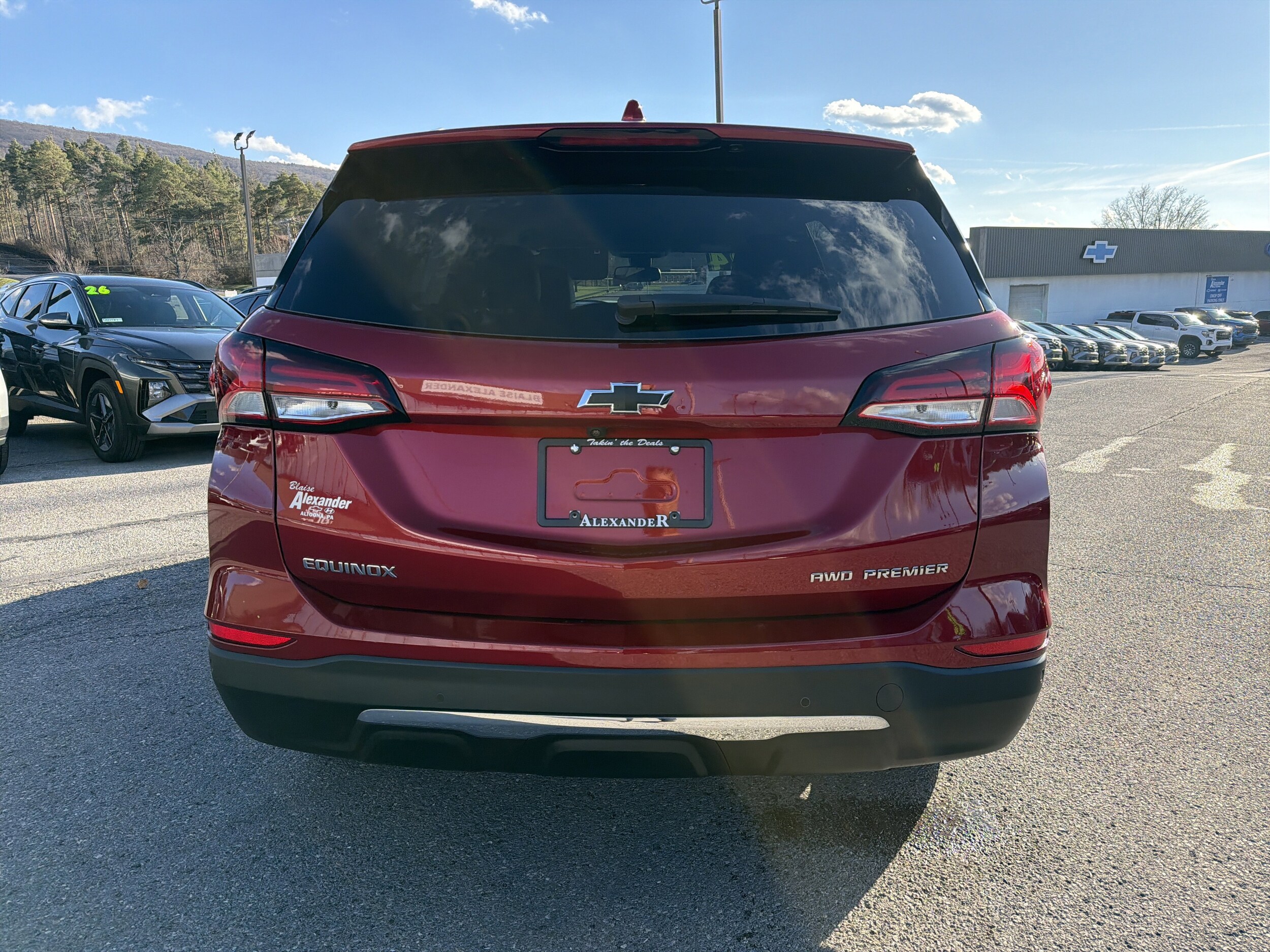 2024 Chevrolet Equinox Premier photo 2