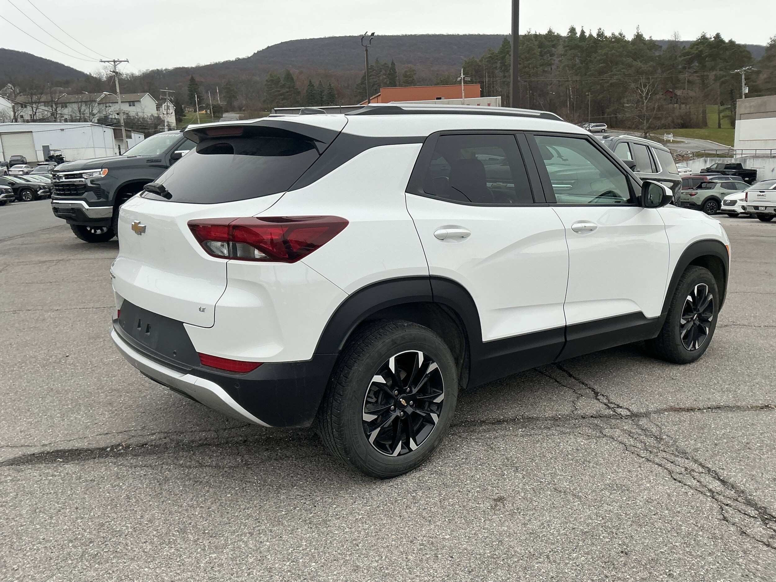 2022 Chevrolet Trailblazer LT photo 2