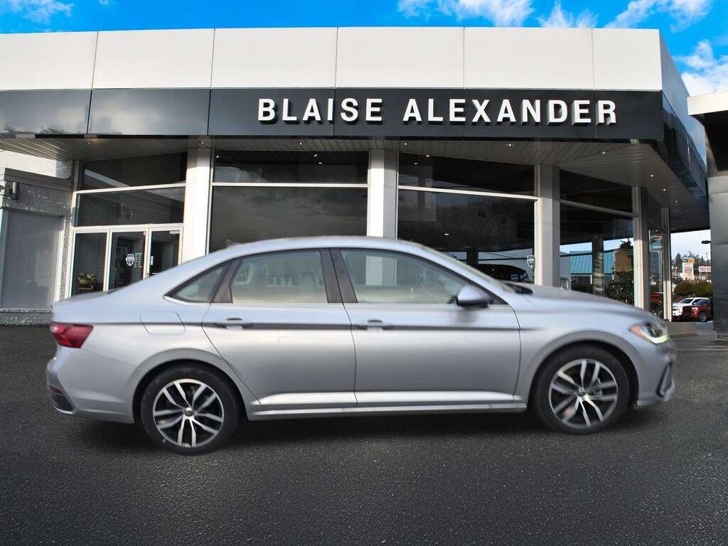 Used 2025 Volkswagen Jetta 1.5T SE Sedan