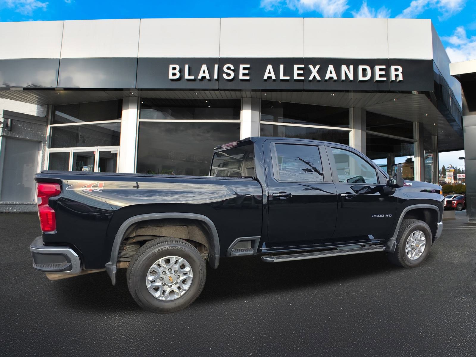 2021 Chevrolet Silverado 2500HD LT photo 2