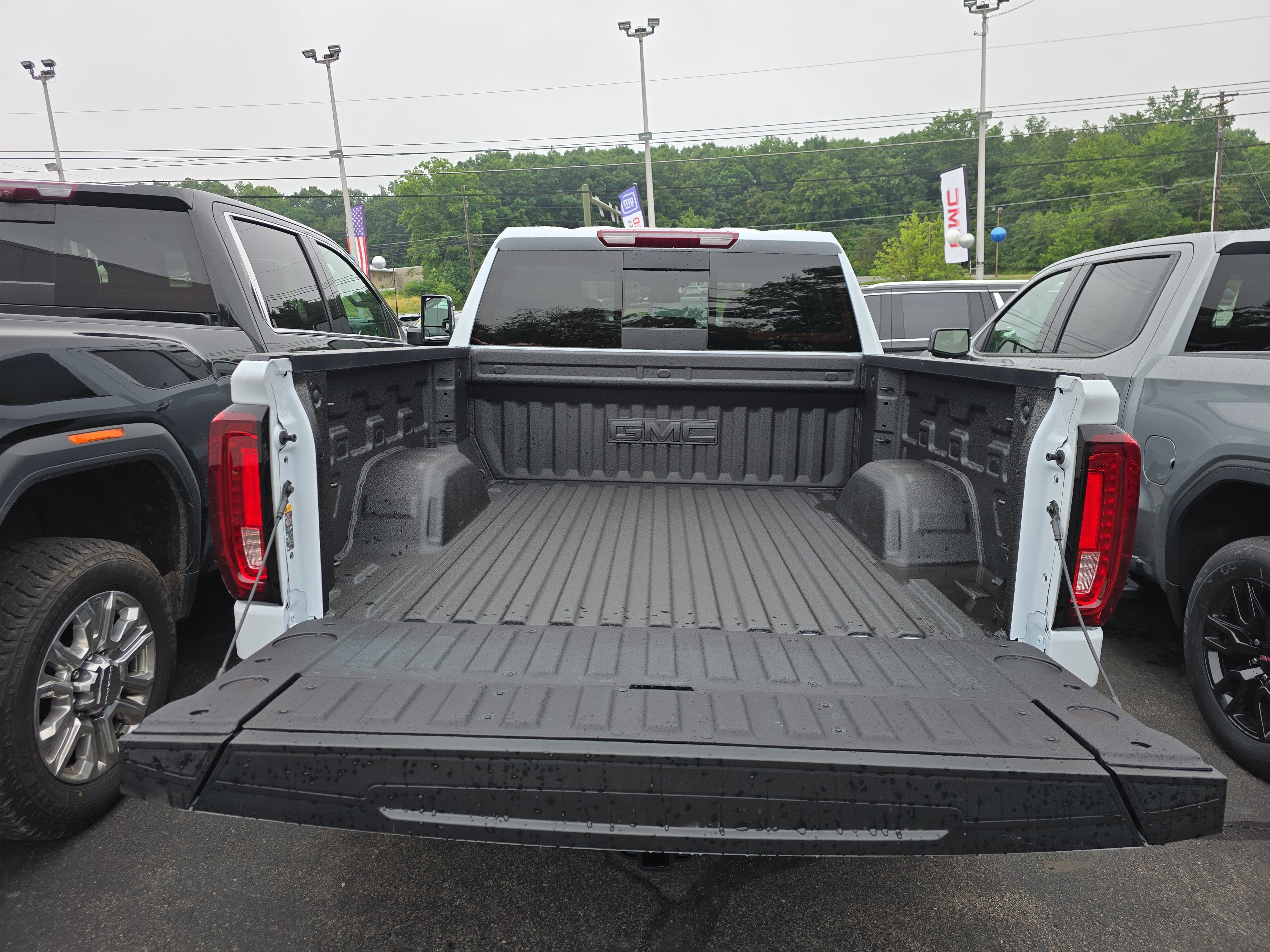 2026 GMC Sierra 1500 SLT - Photo 4