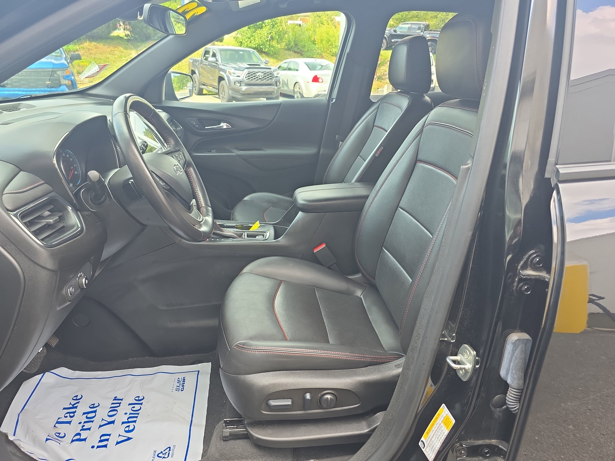 2022 Chevrolet Equinox RS photo 2