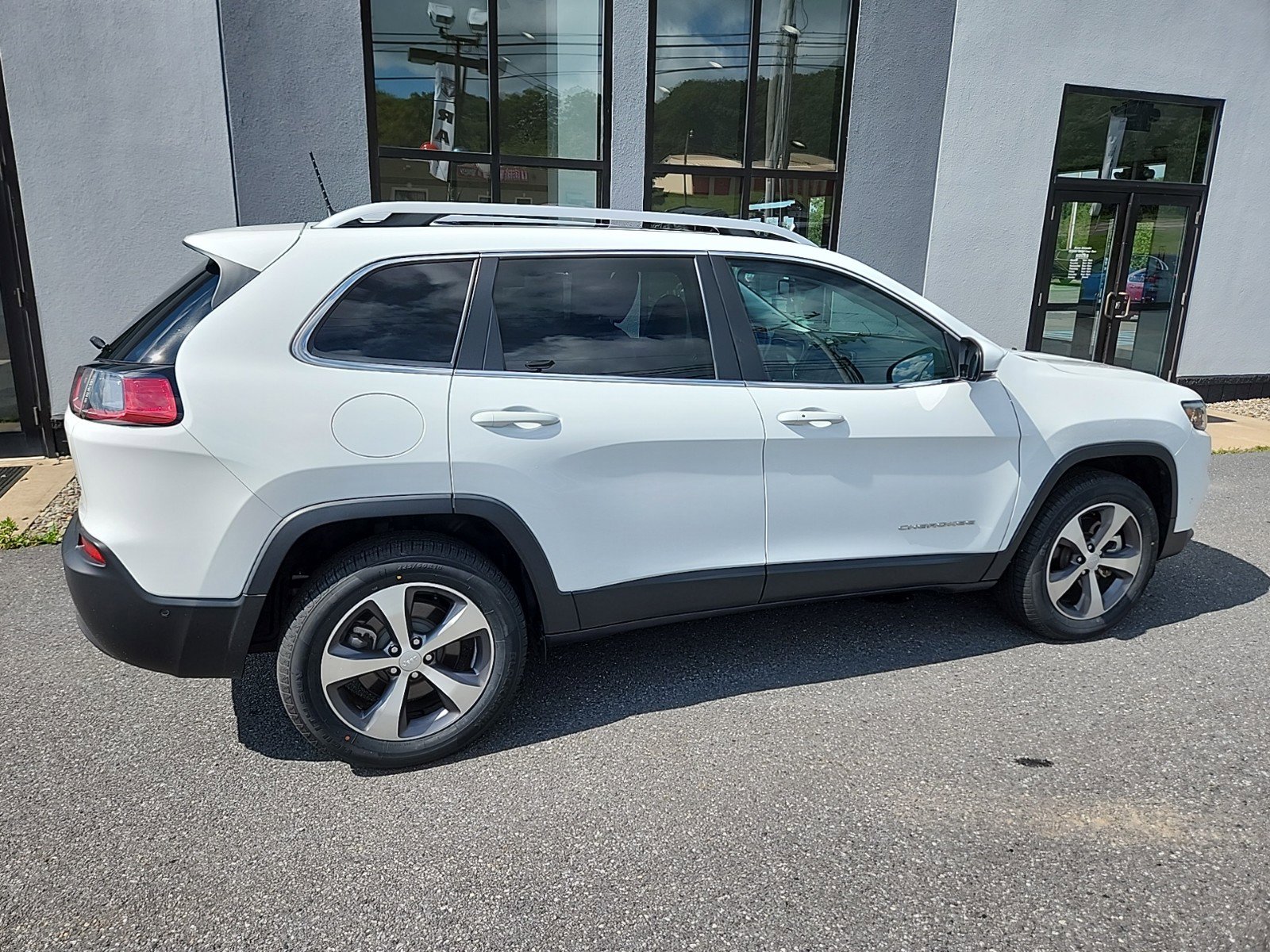 Used 2021 Jeep Cherokee Limited with VIN 1C4PJMDX4MD175666 for sale in Hazle Township, PA