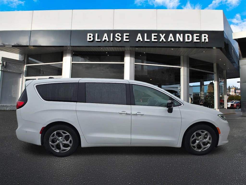 Used 2024 Chrysler Pacifica Limited Van Passenger Van