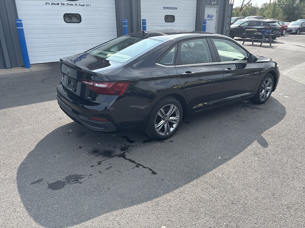 Used 2024 Volkswagen Jetta 1.5T SE Sedan