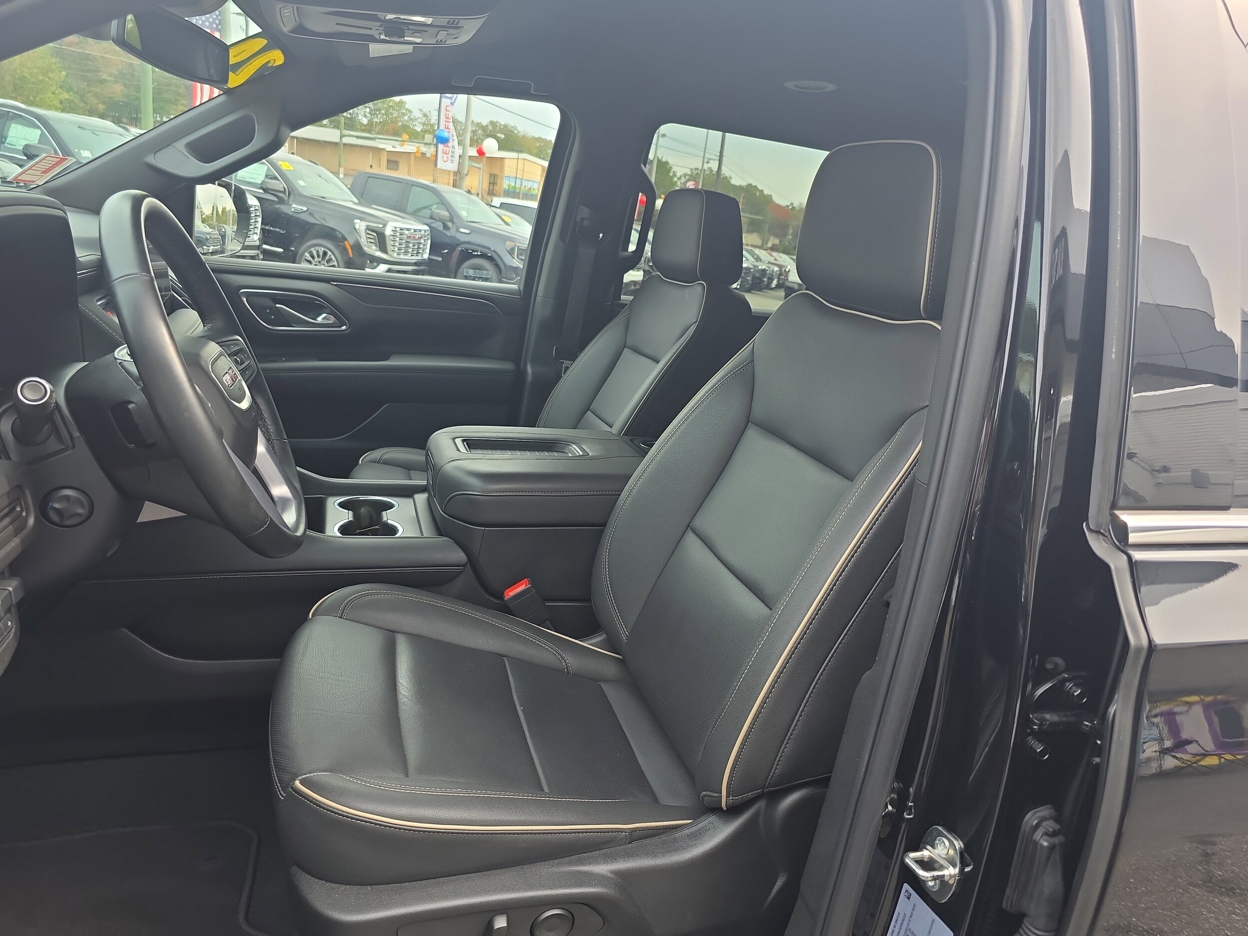 2024 Gmc Yukon SLT photo 2