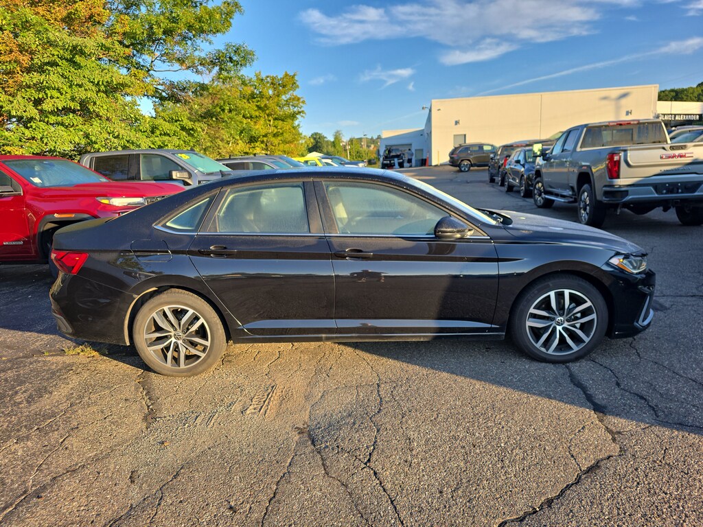 Used 2025 Volkswagen Jetta 1.5T SE Sedan