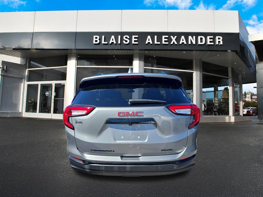 Used 2023 GMC Terrain SLE SUV