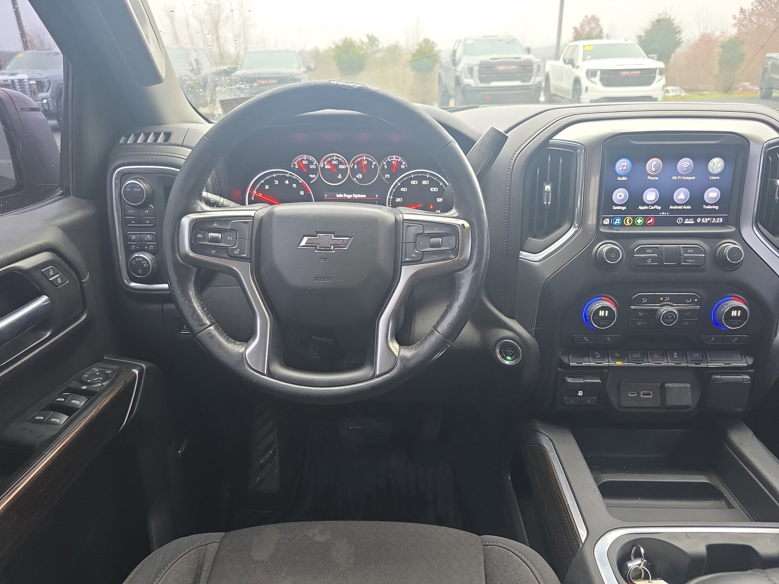 2020 Chevrolet Silverado 1500 RST photo 2