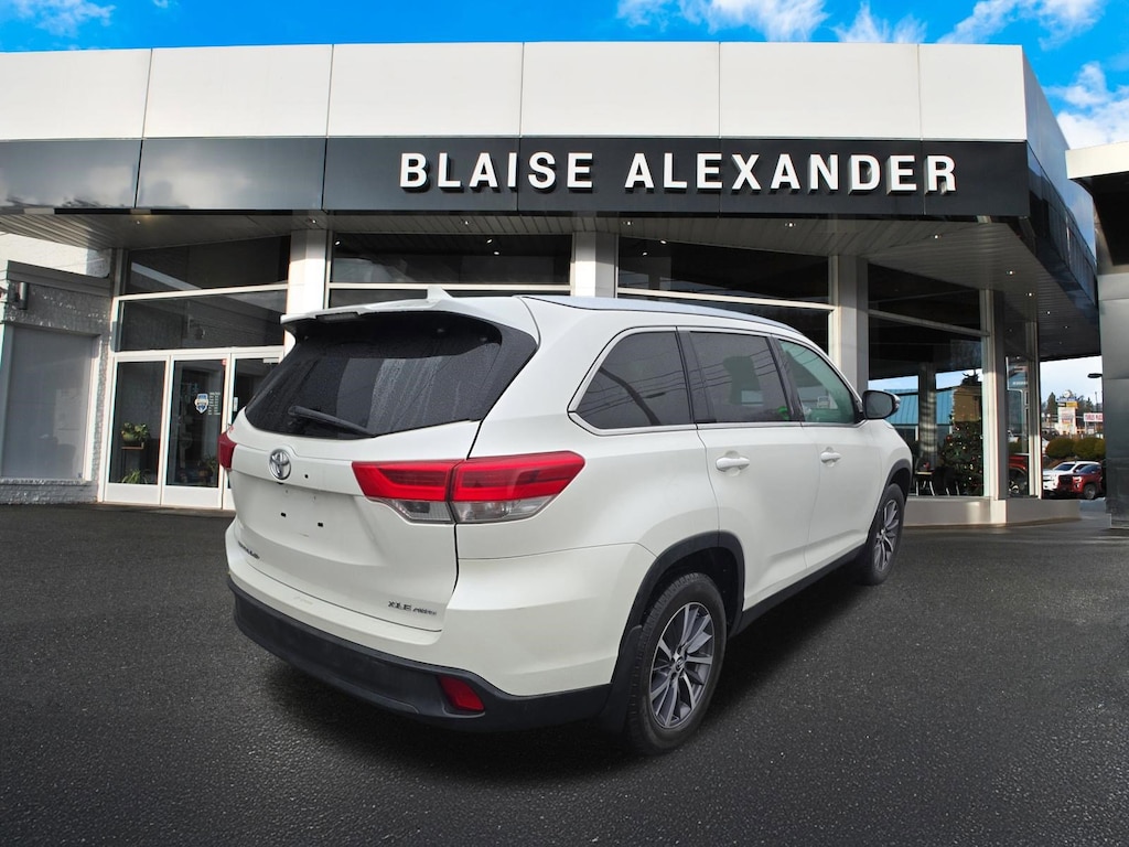 Used 2019 Toyota Highlander XLE V6 SUV