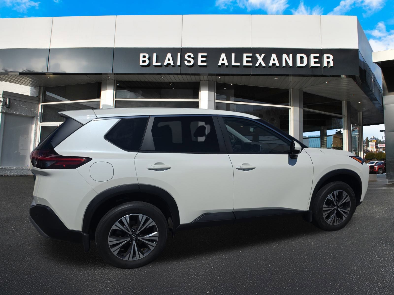 2023 Nissan Rogue SV photo 2