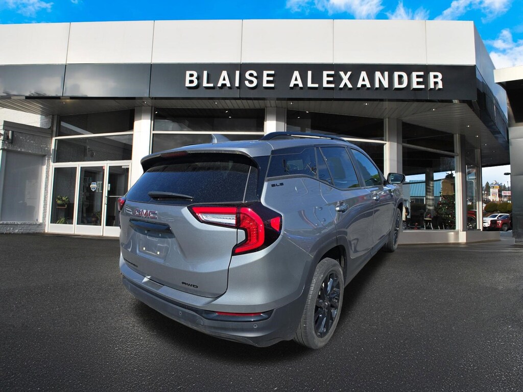 Used 2023 GMC Terrain SLE SUV
