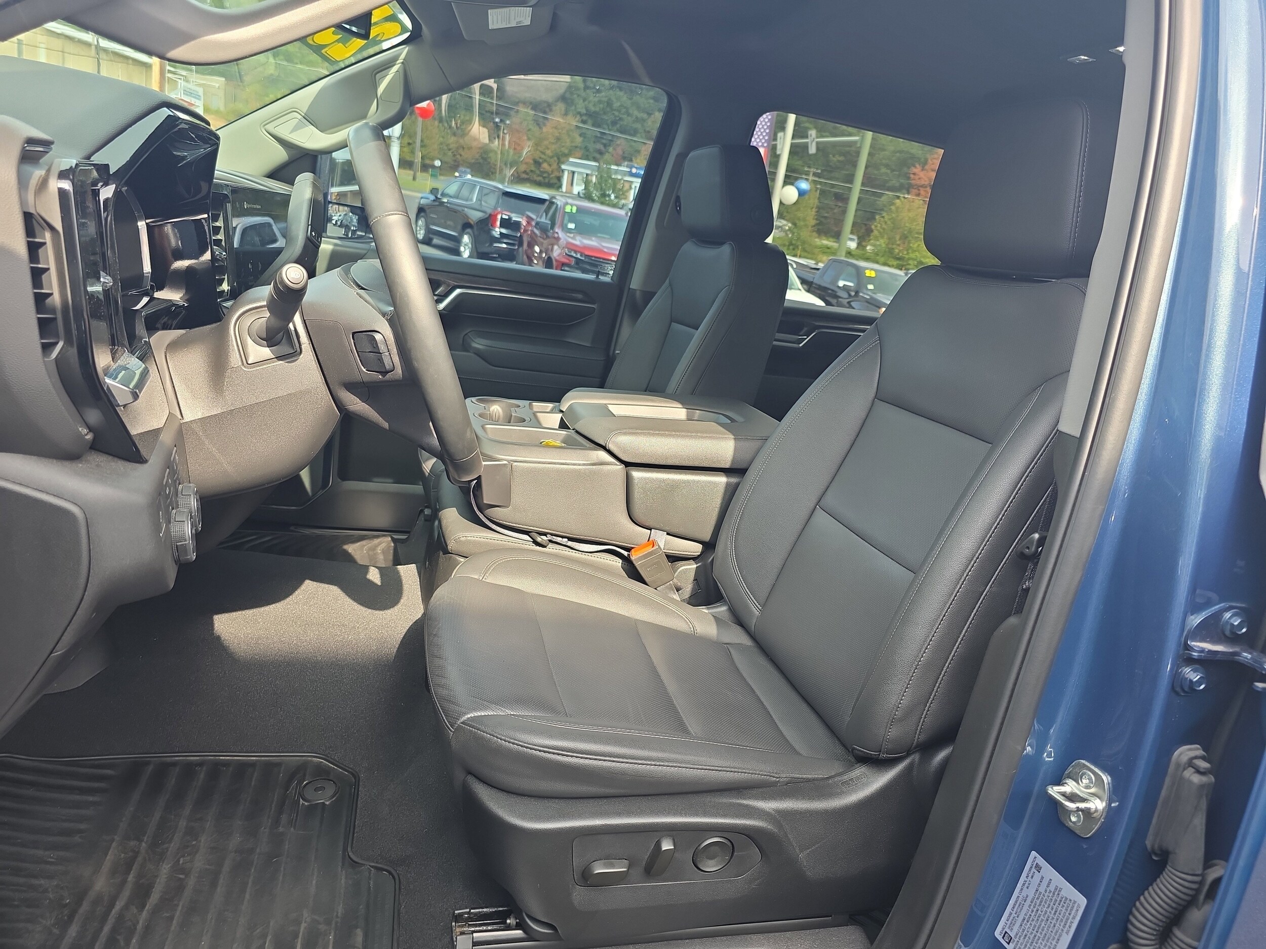 2025 Chevrolet Silverado 2500HD LTZ photo 2