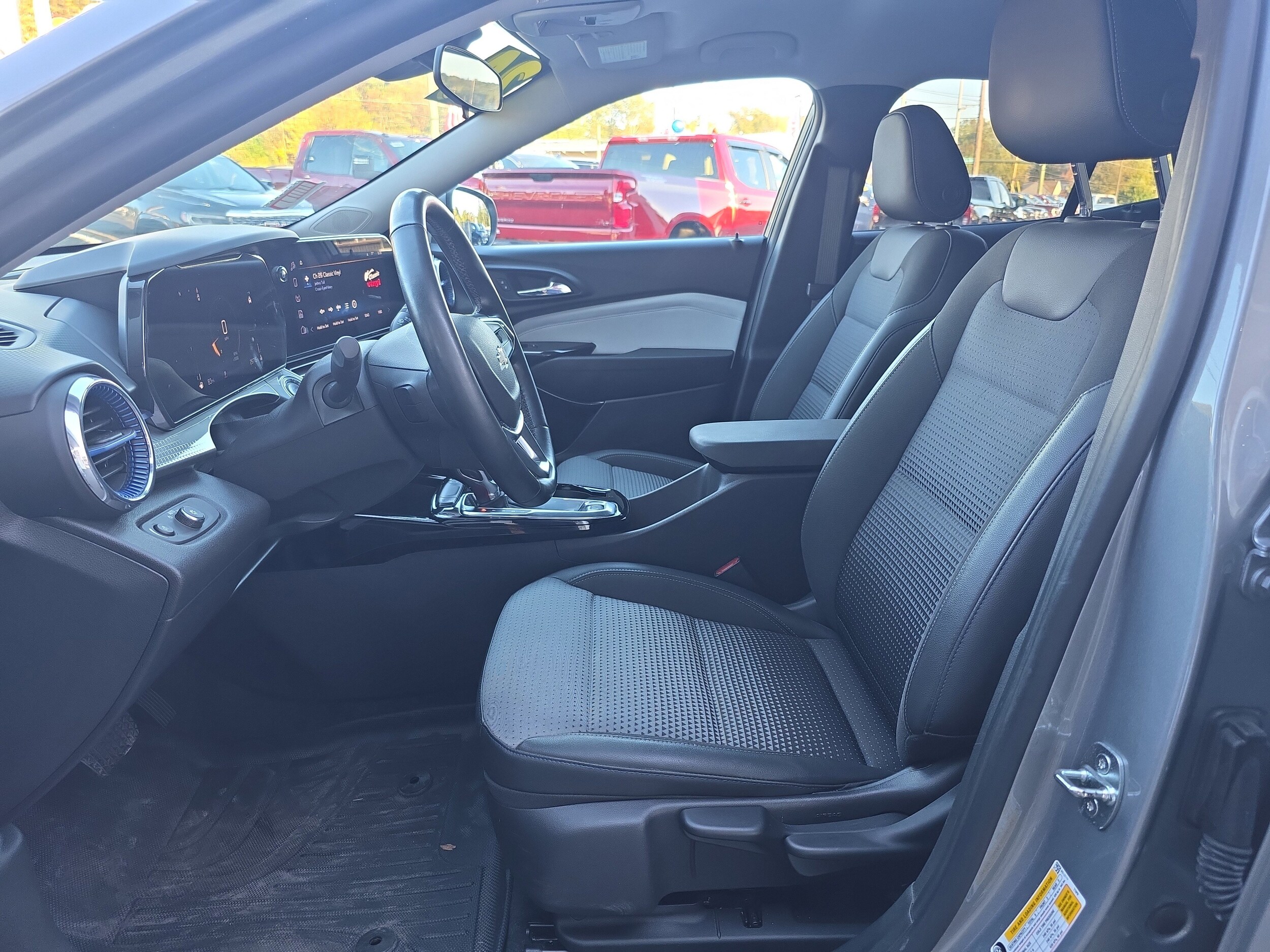 2024 Chevrolet Trax LT photo 3