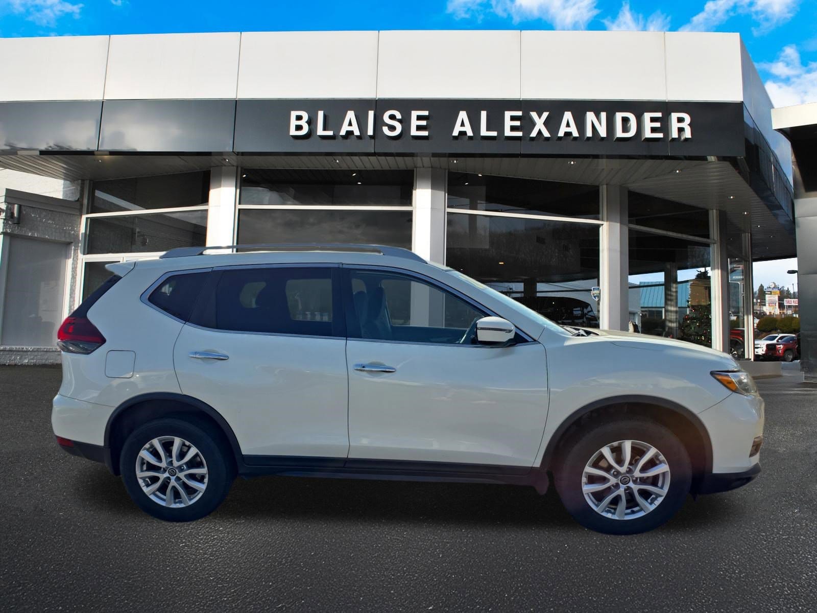 Used 2020 Nissan Rogue SV with VIN 5N1AT2MV8LC724076 for sale in Montoursville, PA