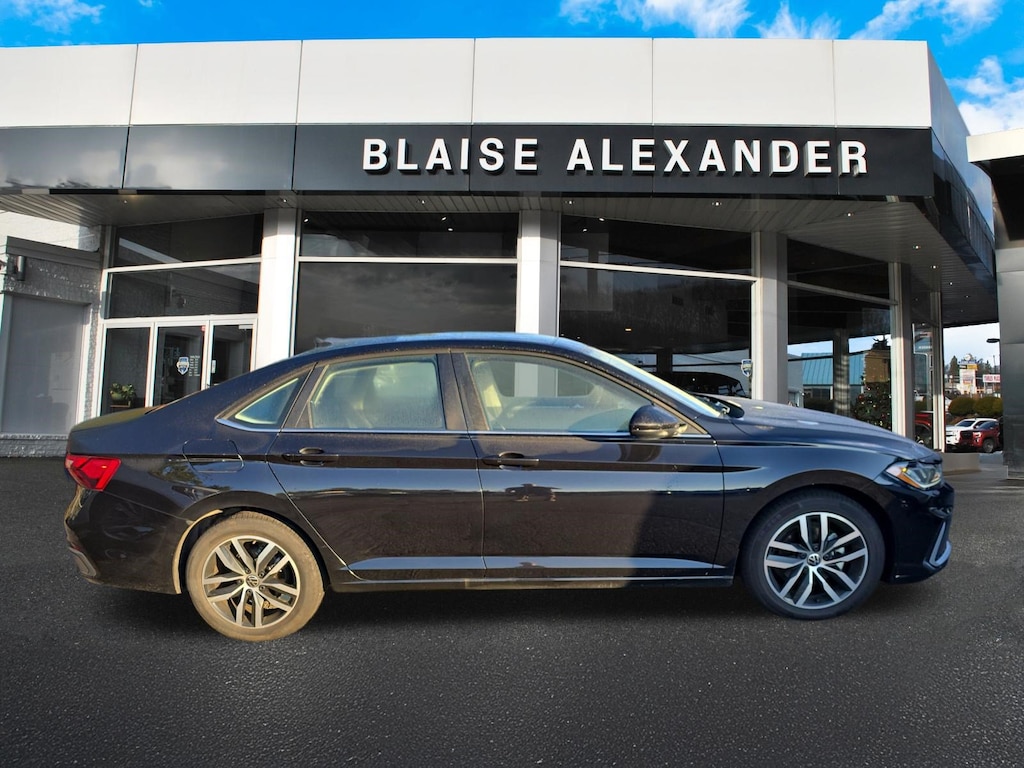 Used 2025 Volkswagen Jetta 1.5T SE Sedan