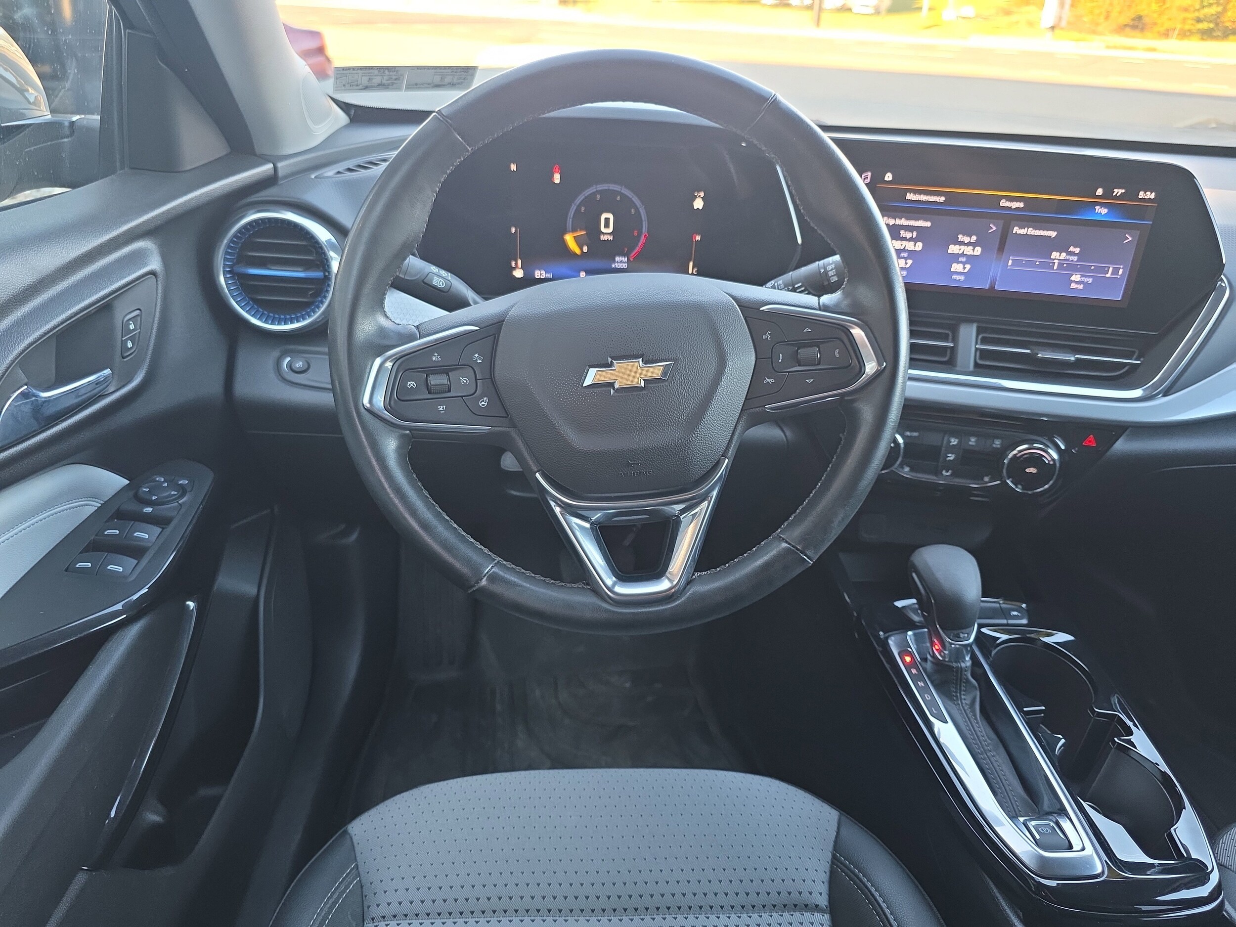 2024 Chevrolet Trax LT photo 2