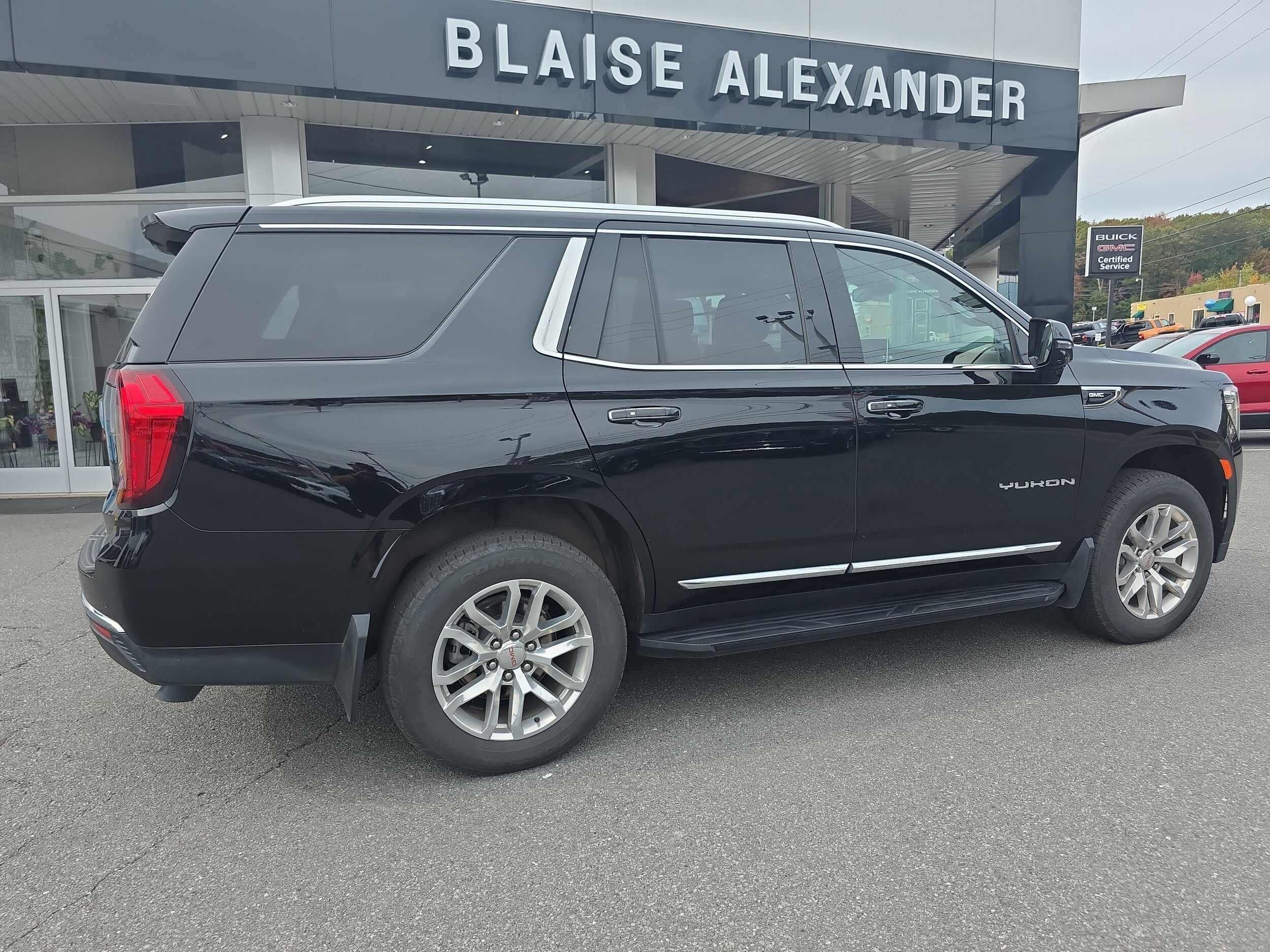 2024 Gmc Yukon SLT photo 4