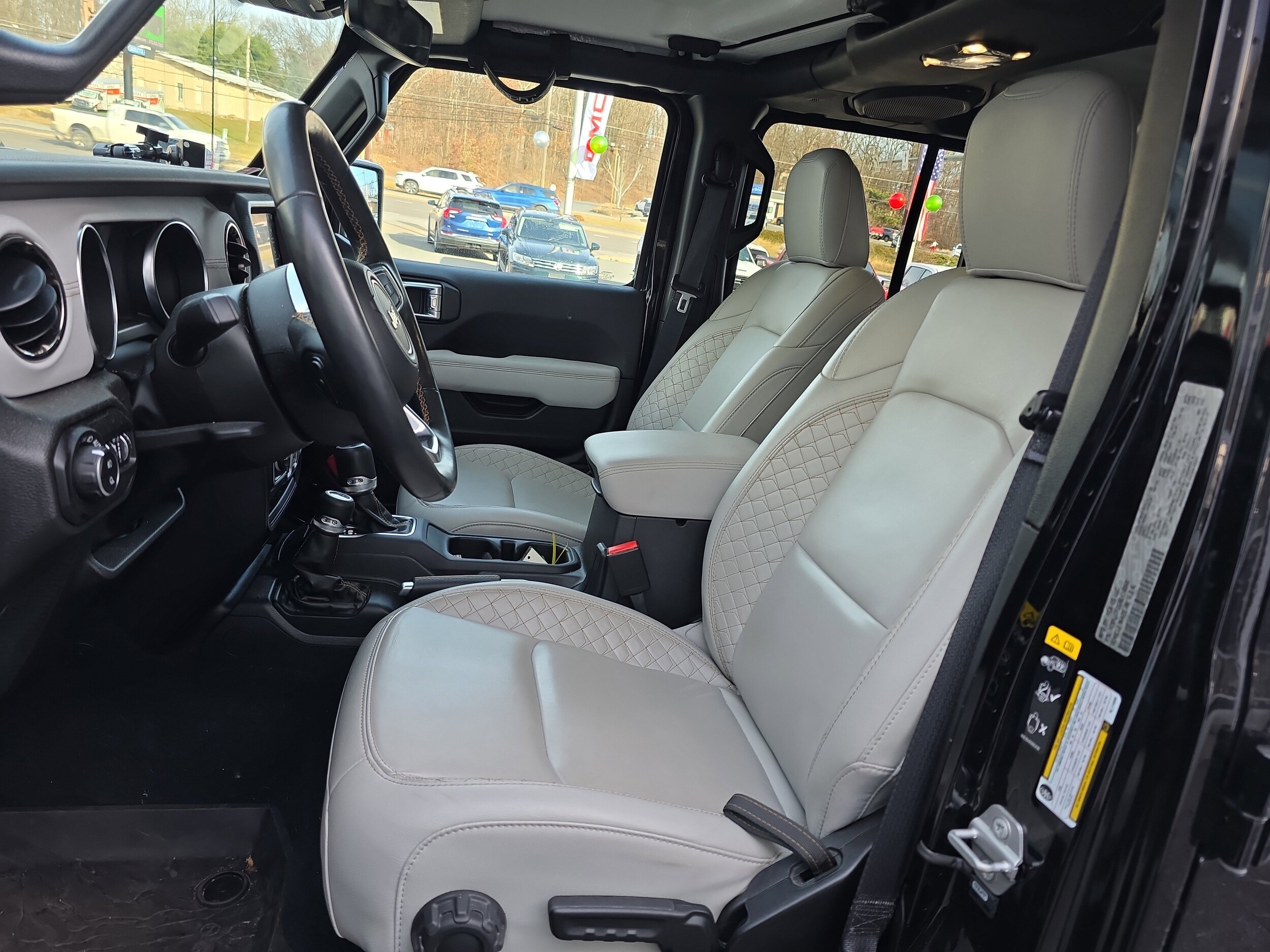 2022 Jeep Gladiator Overland photo 2