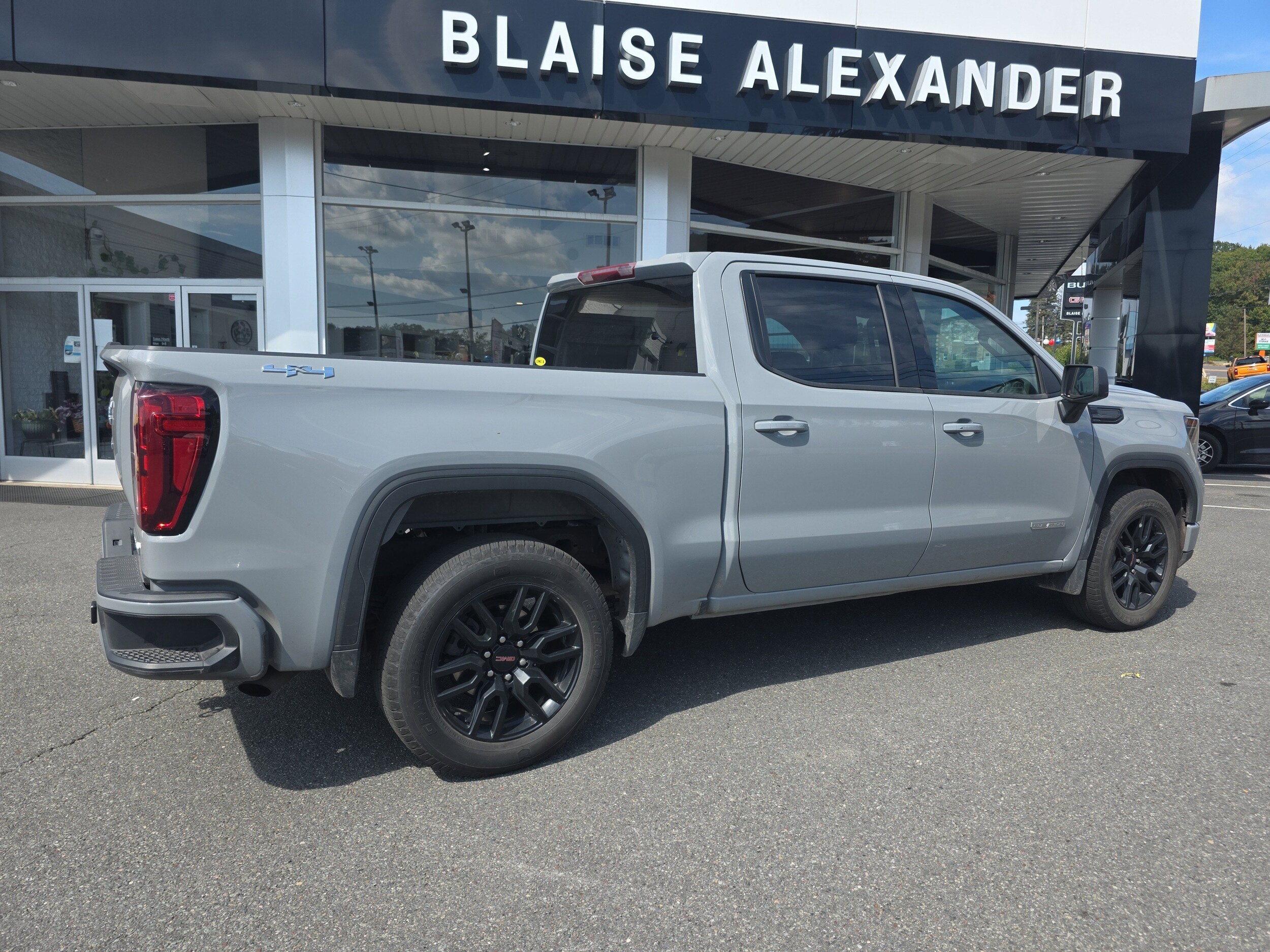 2024 Gmc Sierra 1500 Elevation photo 2