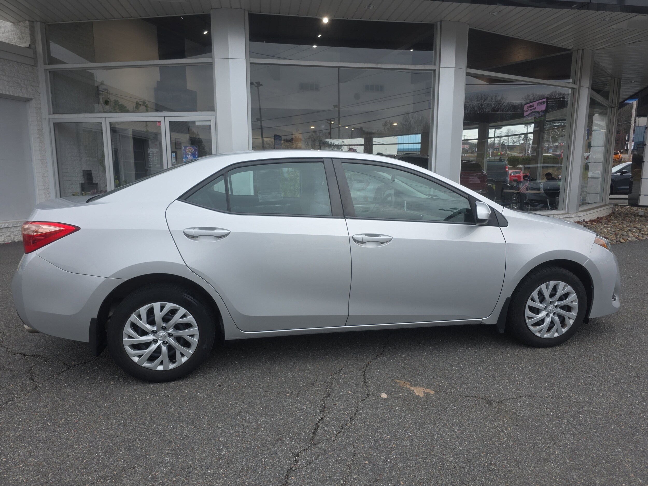 2018 Toyota Corolla LE photo 4