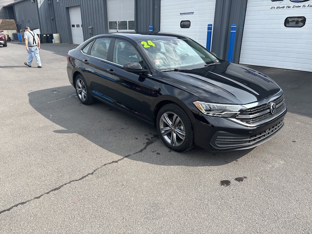 Used 2024 Volkswagen Jetta 1.5T SE Sedan