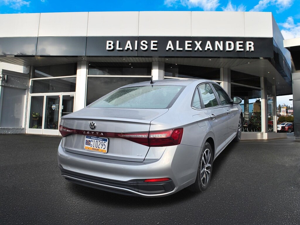 Used 2025 Volkswagen Jetta 1.5T SE Sedan