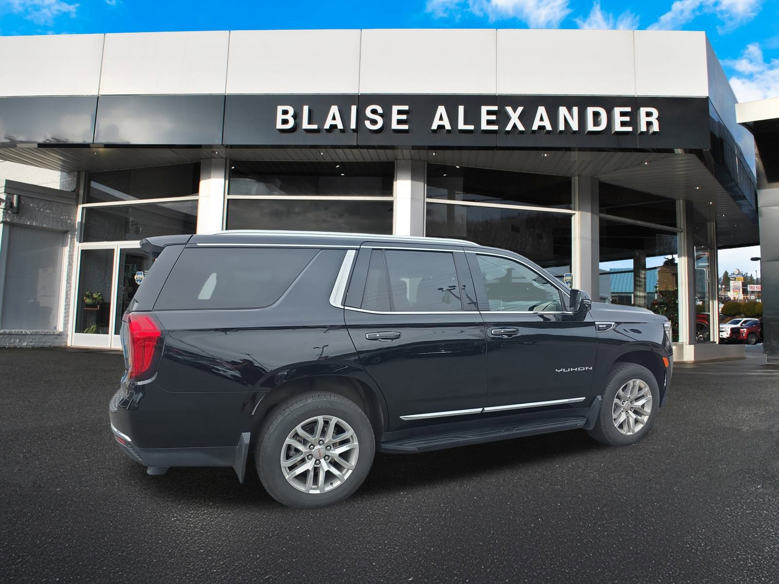 2024 Gmc Yukon SLT photo 3