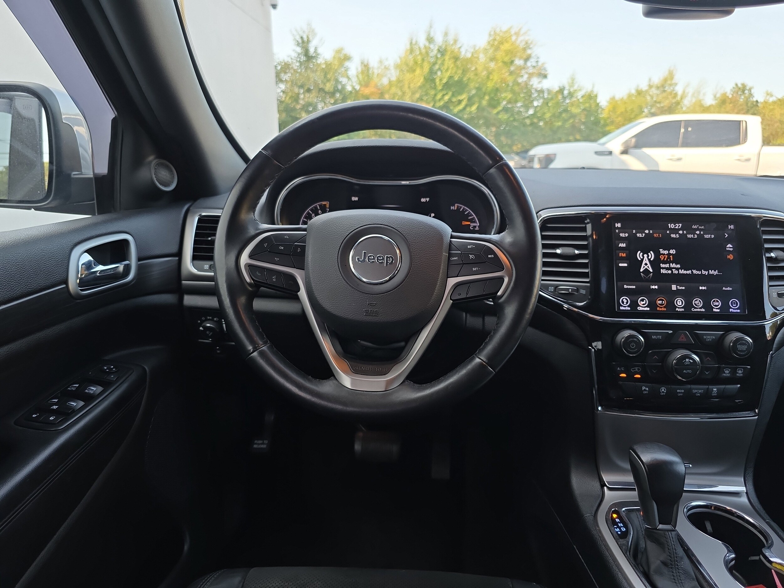 2019 Jeep Grand Cherokee Altitude photo 3