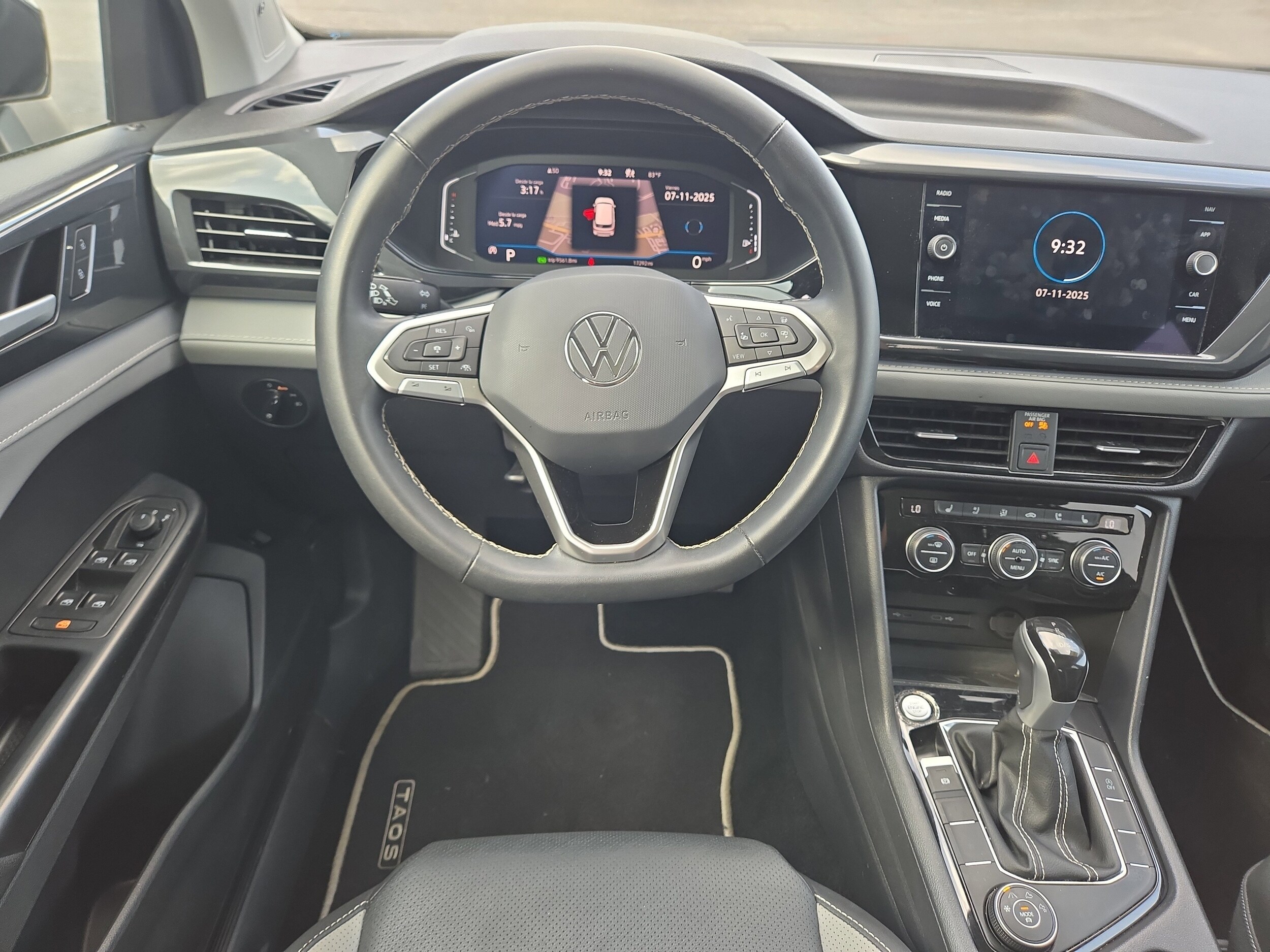 2023 Volkswagen Taos SEL photo 2
