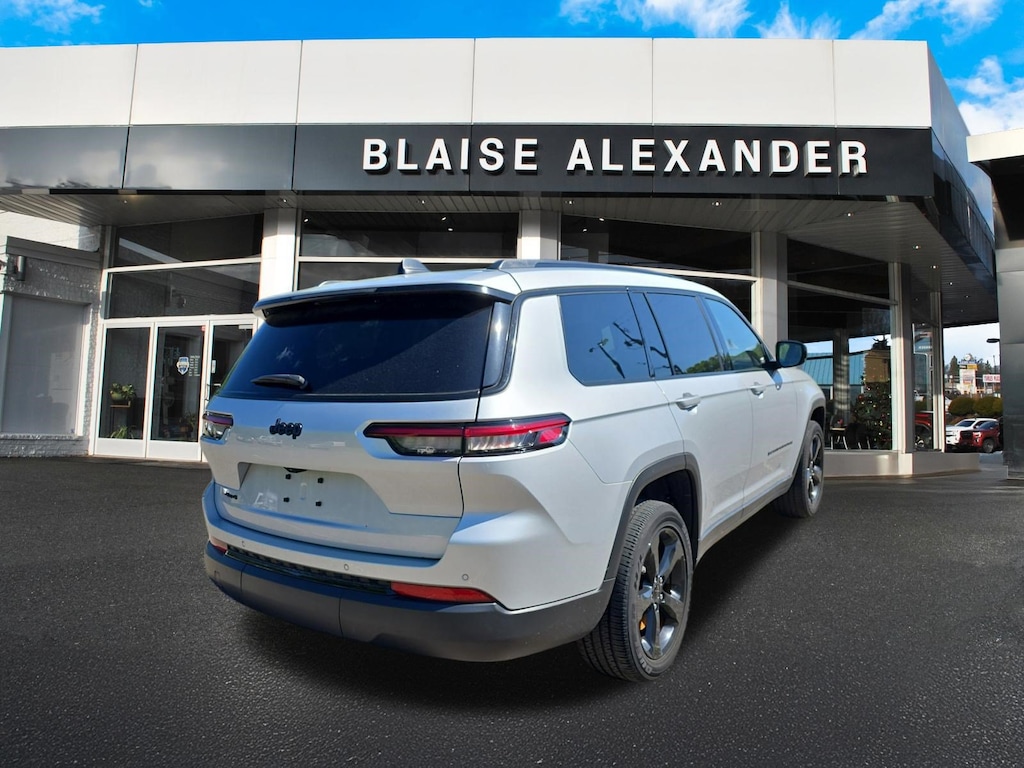 Used 2023 Jeep Grand Cherokee L Laredo SUV