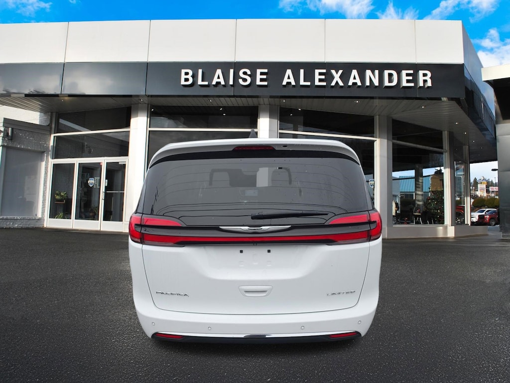 Used 2024 Chrysler Pacifica Limited Van Passenger Van