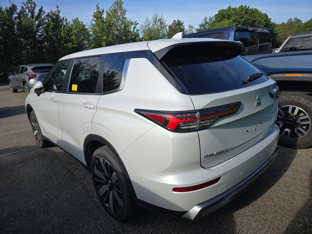 Used 2025 Mitsubishi Outlander SE SUV