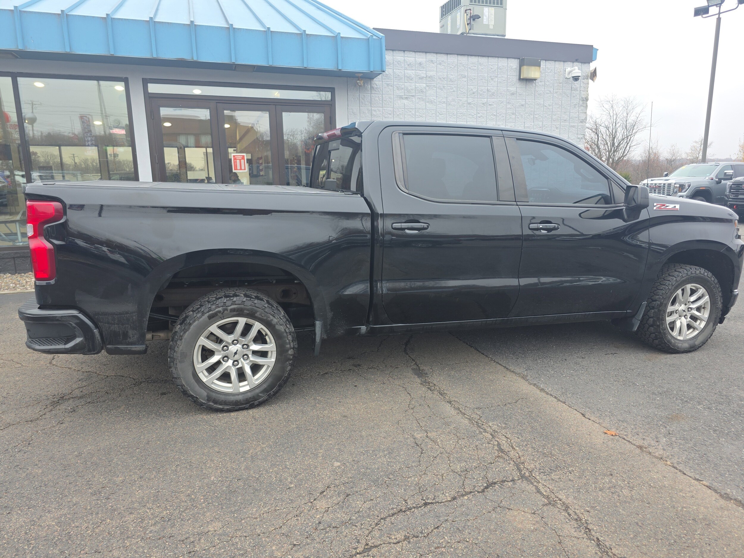 2020 Chevrolet Silverado 1500 RST photo 3