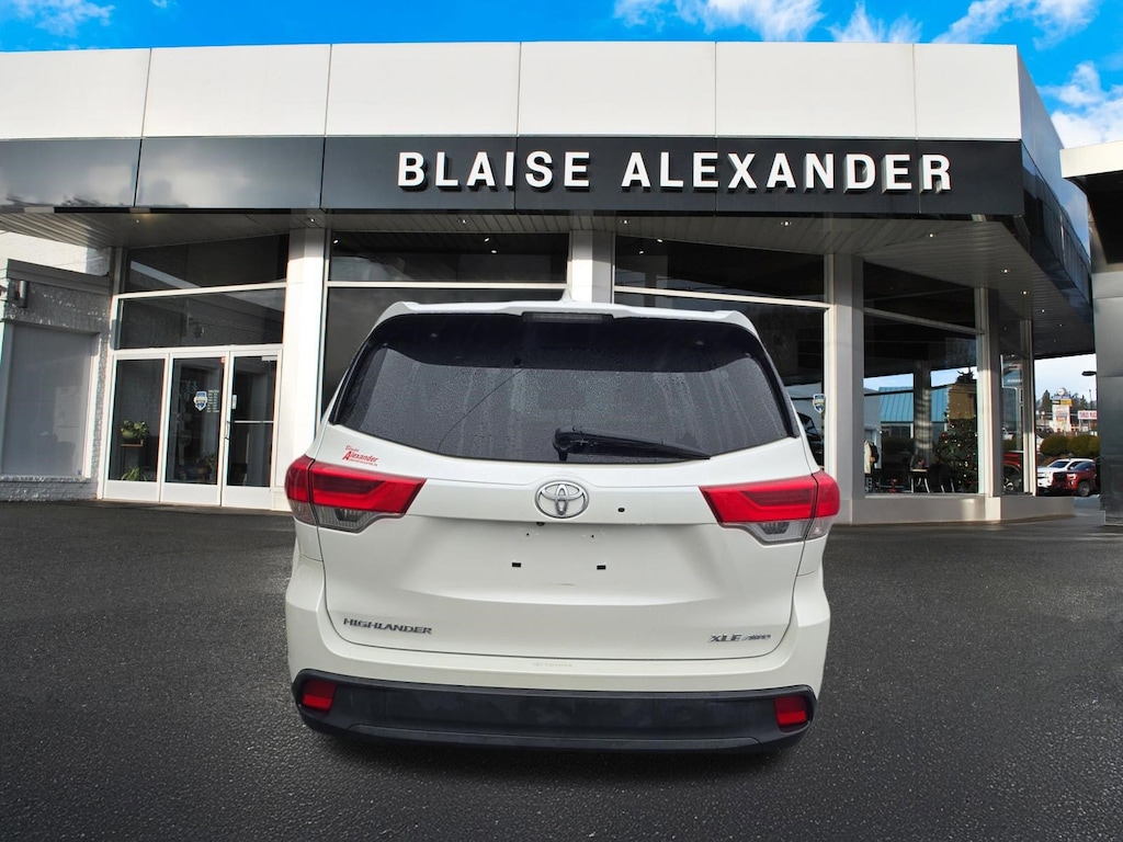 Used 2019 Toyota Highlander XLE V6 SUV