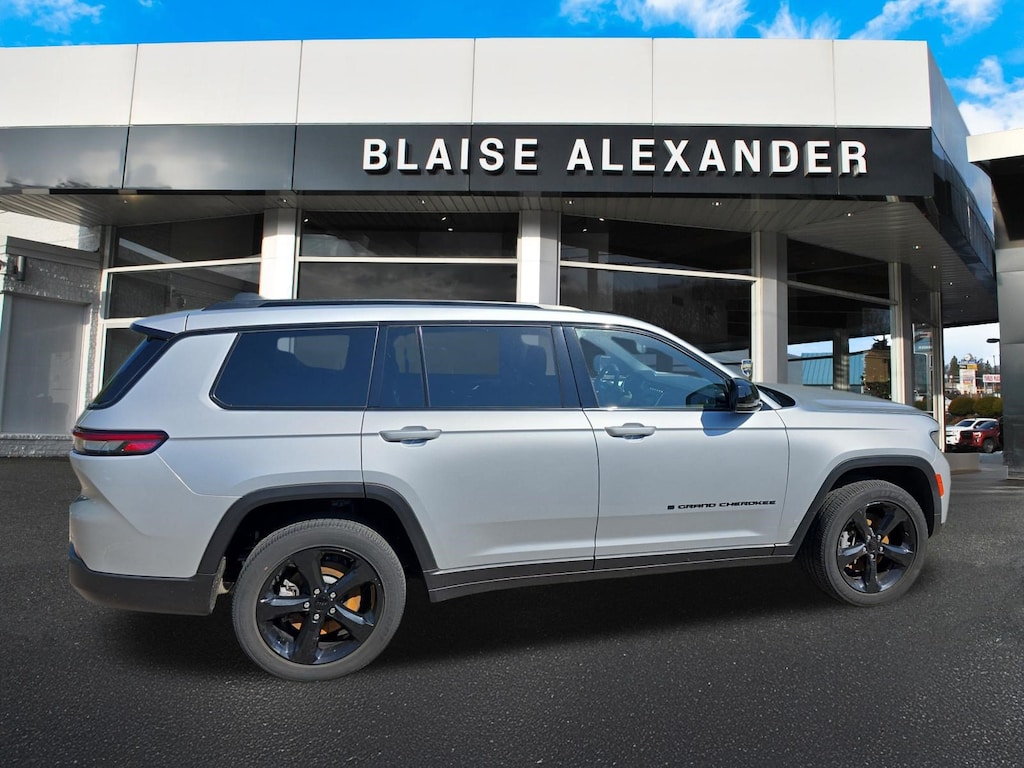 Used 2023 Jeep Grand Cherokee L Laredo SUV