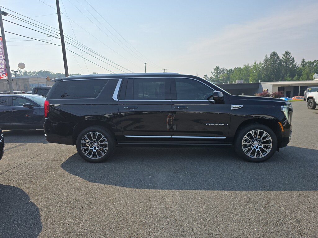 Used 2025 GMC Yukon XL Denali SUV