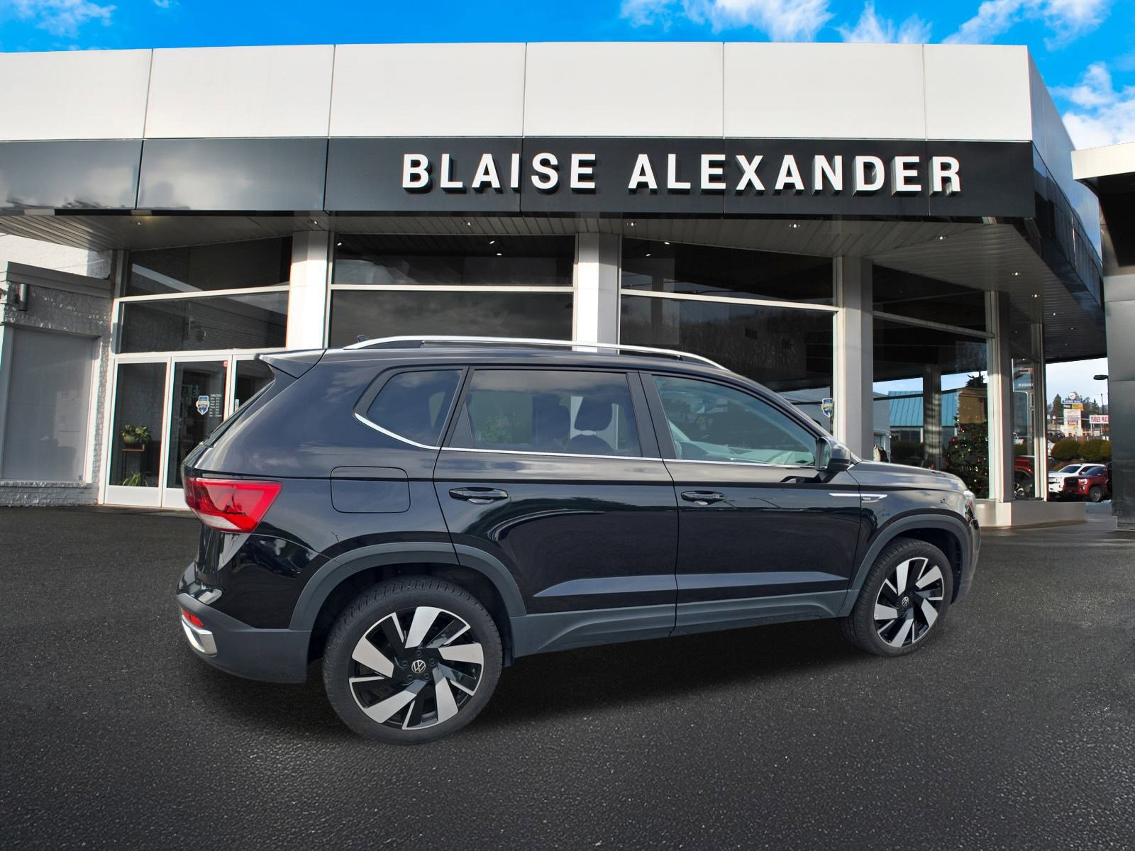 2023 Volkswagen Taos SEL photo 3