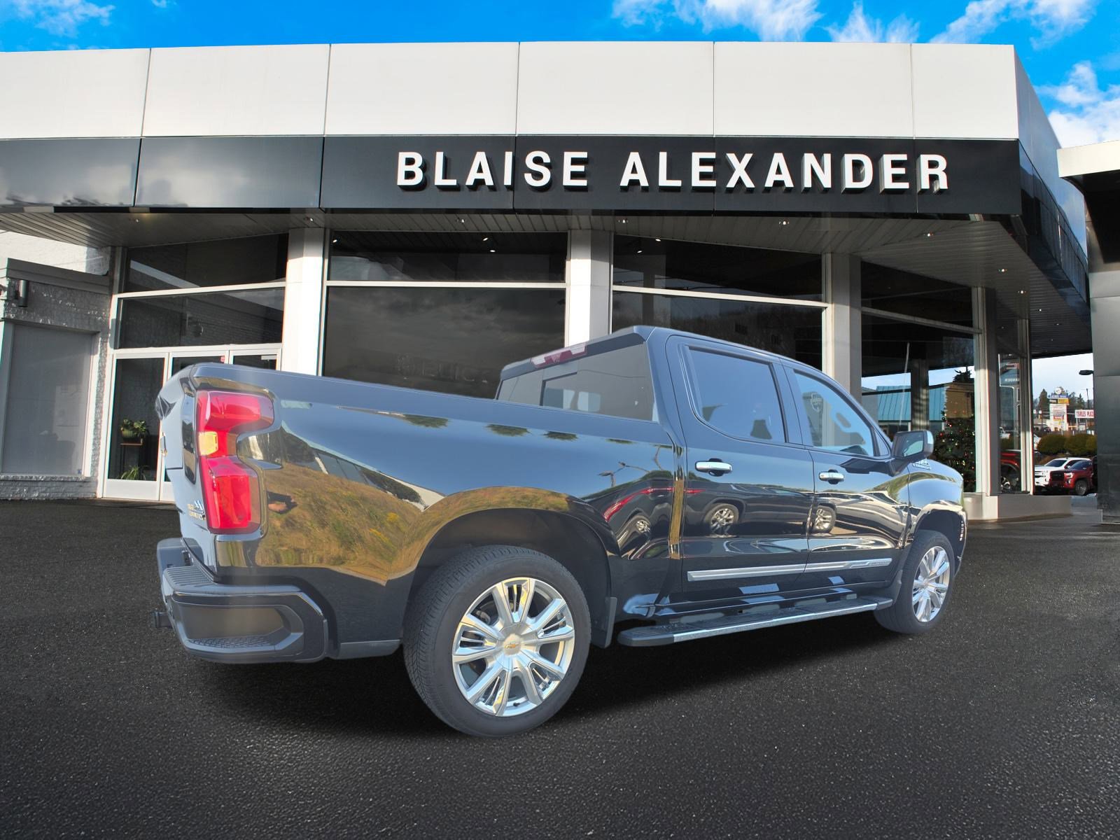 2024 Chevrolet Silverado 1500 High Country photo 3