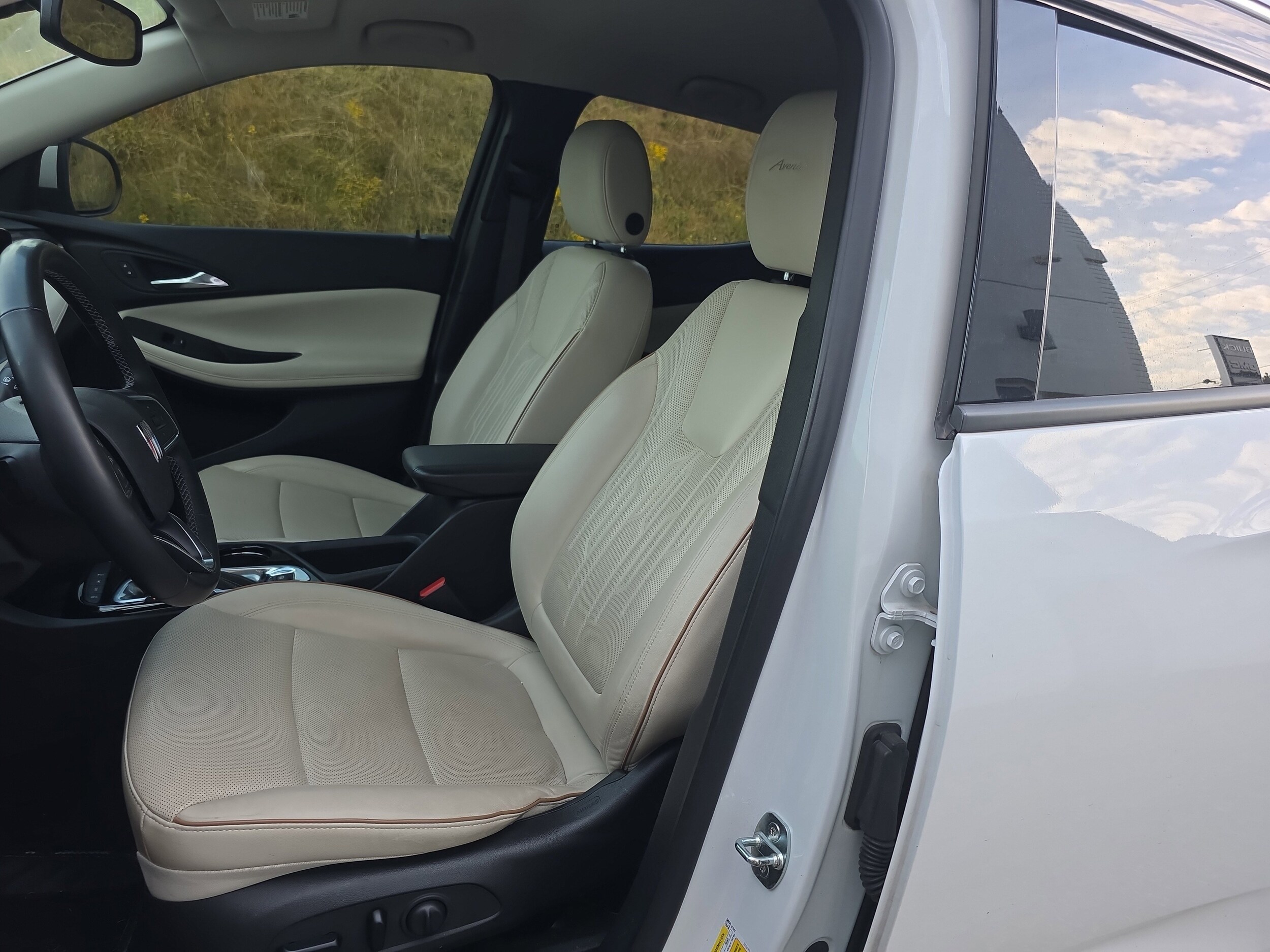 2024 Buick Encore GX Avenir photo 2