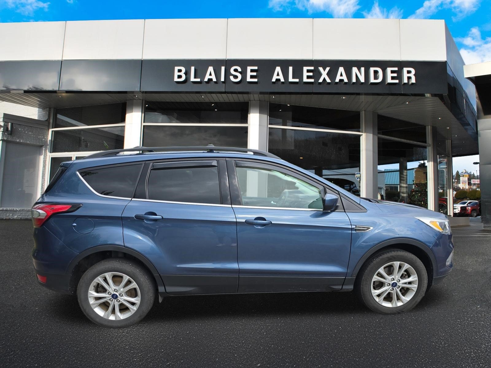 Used 2018 Ford Escape SE with VIN 1FMCU9GD4JUA68628 for sale in Montoursville, PA