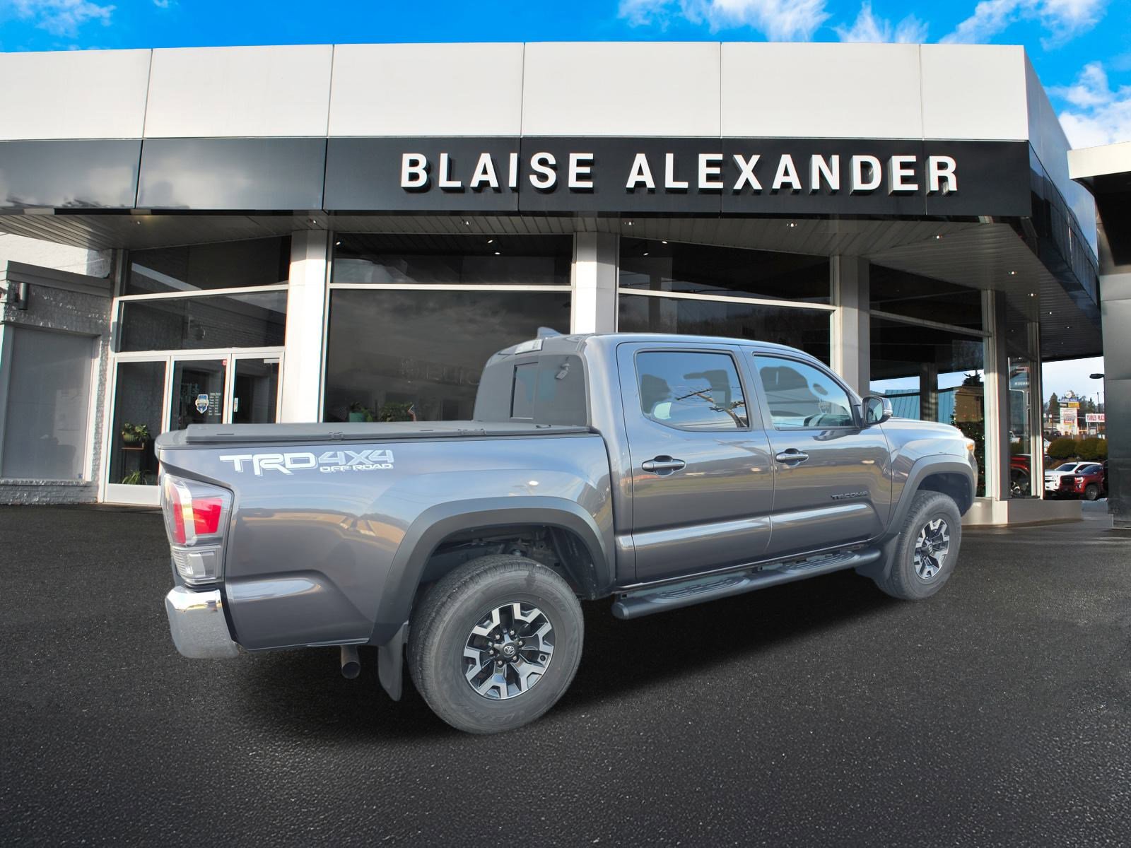 2022 Toyota Tacoma TRD V6 photo 2